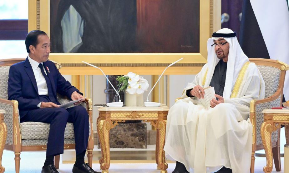 Jokowi Bertemu Presiden MBZ di Abu Dhabi, Bahas Empat Isu Utama