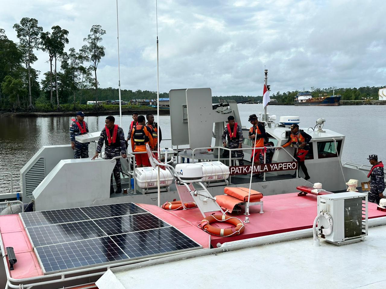 TNI Bantu Pencarian Kapal Hilang