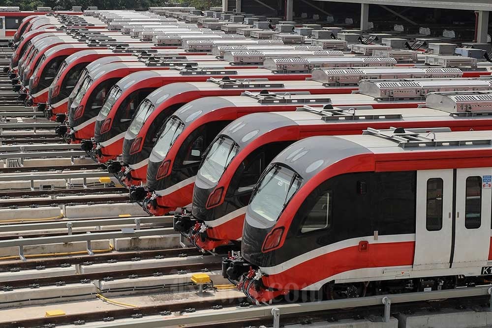 Alasan Jokowi Bangun LRT hingga Kereta Cepat