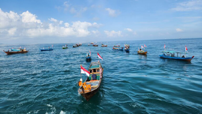 Kibarkan Bendera Merah Putih Di Perbatasan Selat Malaka, Marinir Jamin Keamanan Nelayan