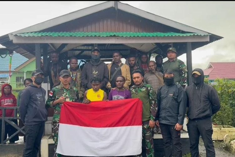 Usai Ditangkap TNI, Dua Simpatisan OPM Berikrar Setia NKRI