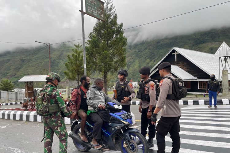 TNI Gelar Patroli dan “Sweeping”  Di Pebatasan Papua