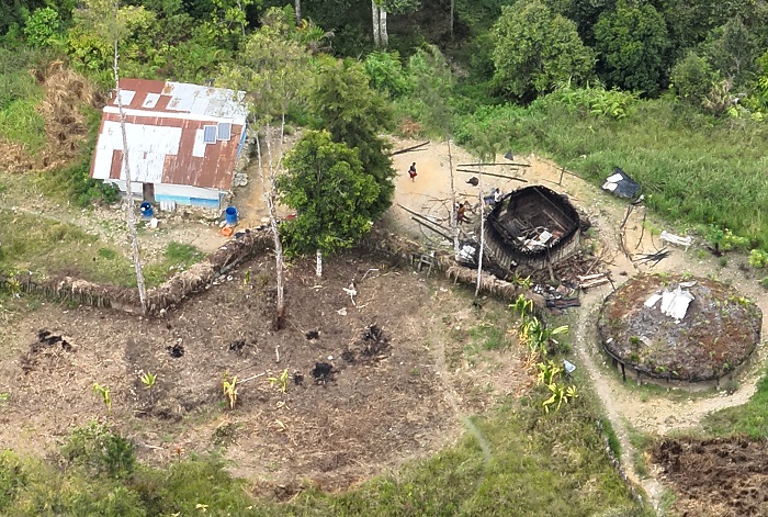Bakar Honai,Warga Distrik Sugapa Menolak OPM