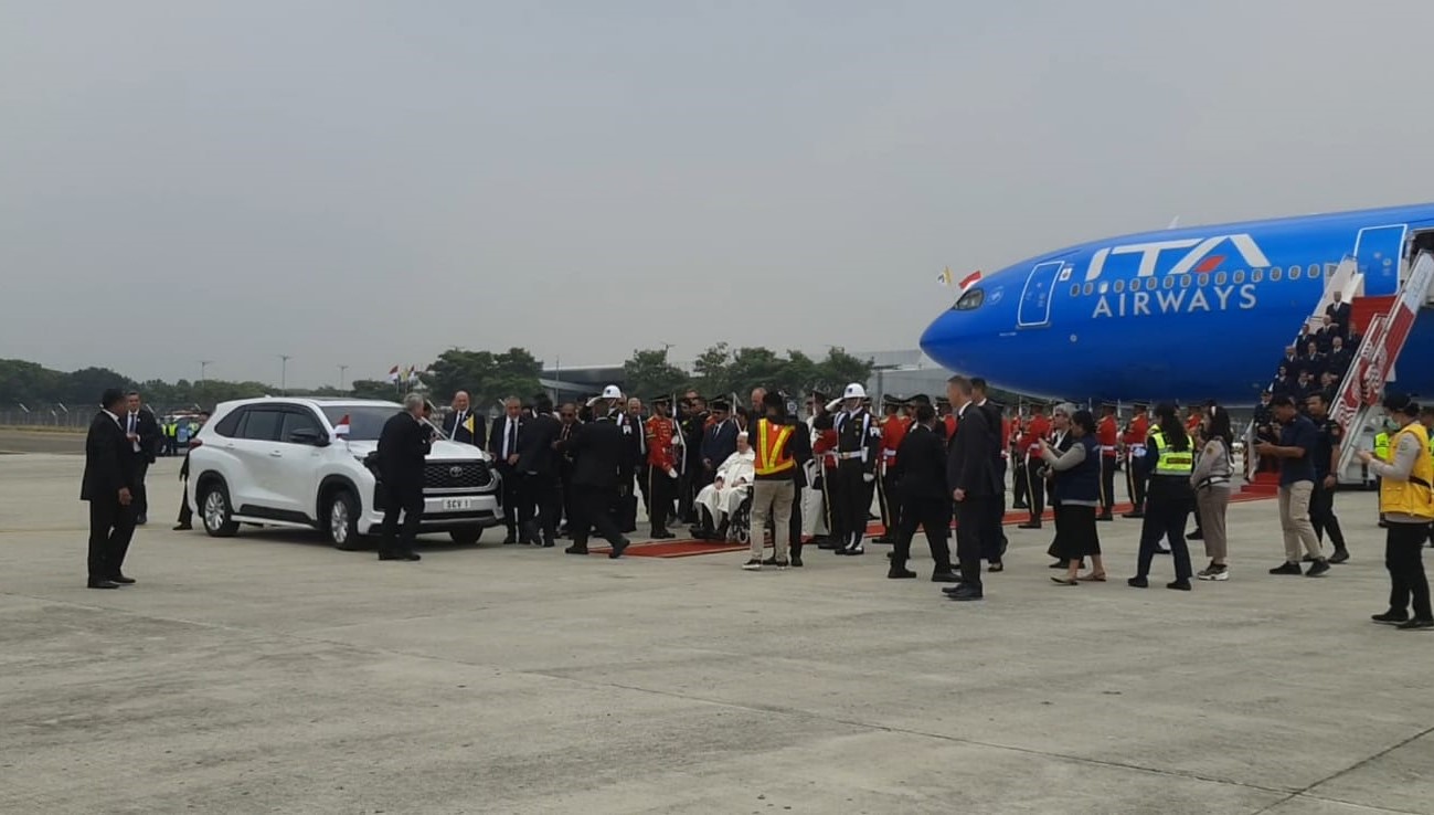 Paus Fransiskus Tiba di Indonesia, Tandai Perjalanan Apostolik Ketiga di Tanah Air