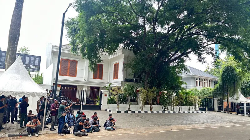 Kunjungan Pramono Anung ke Prabowo: Pesan dari Megawati atau Calon Menteri?