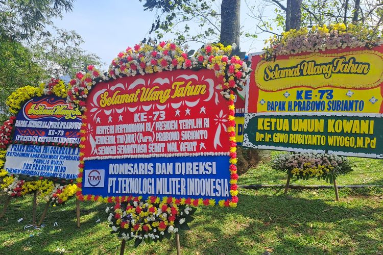 Padepokan Garda Yaksa Dipenuhi Karangan Bunga untuk Ulang Tahun Prabowo Subianto yang ke-73