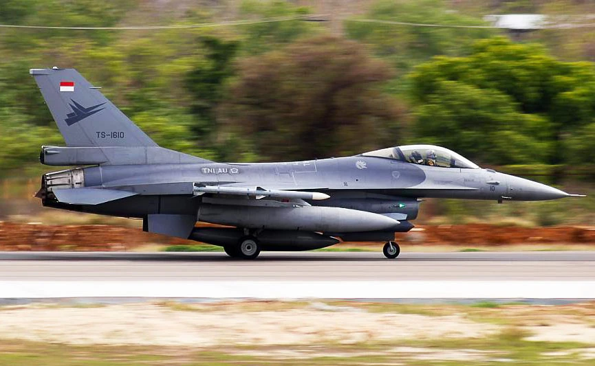 TNI AU Siapkan F-16 untuk Kawal Kedatangan Pesawat Tamu Negara Saat Pelantikan Presiden