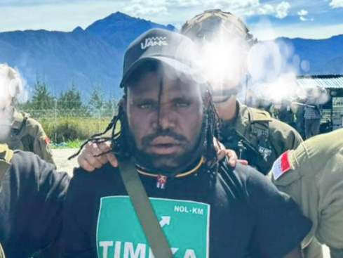 Mairon Tabuni Anggota KKB Ditangkap di Bandara Ilaga