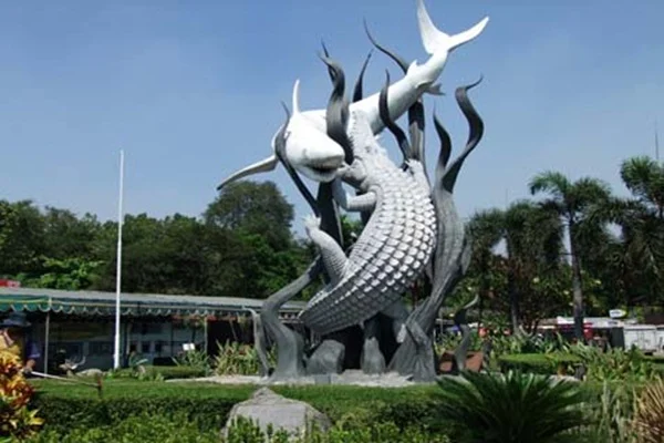 Ketegangan Dari Massa Kotak Kosong Menjelang Debat Pilkada Surabaya 2024
