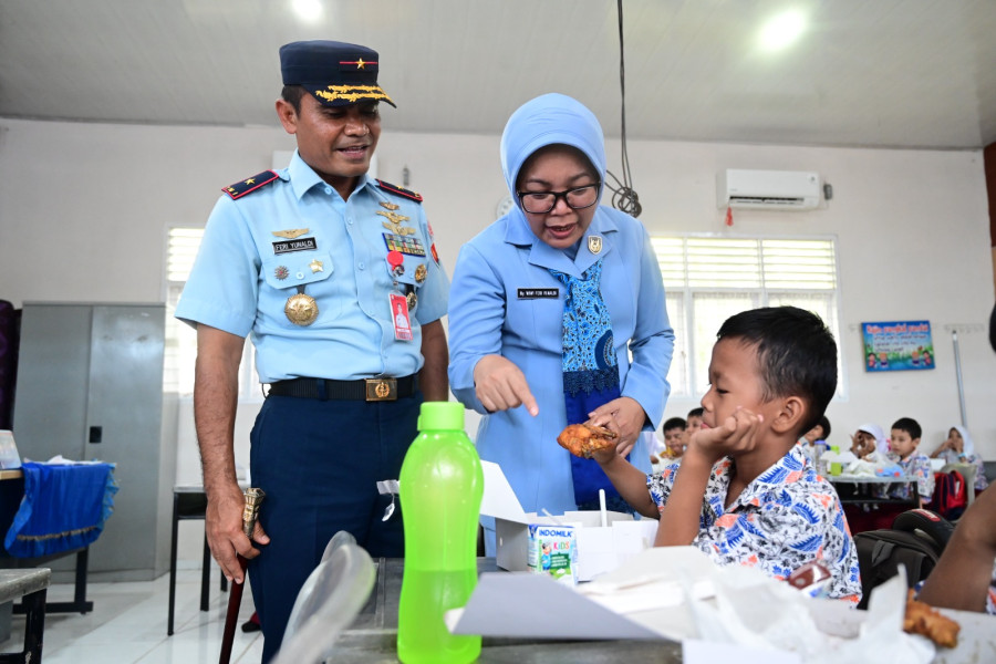 Lanud Jayapura uji coba makan bergizi kepada  siswa TK-SD Angkasa