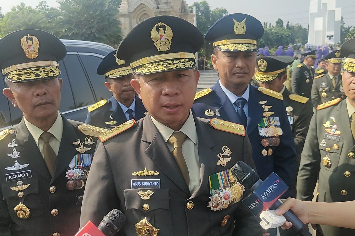 Panglima TNI Buka Dapur Umum dan Pusat Kesehatan untuk Korban Erupsi Gunung Lewotobi