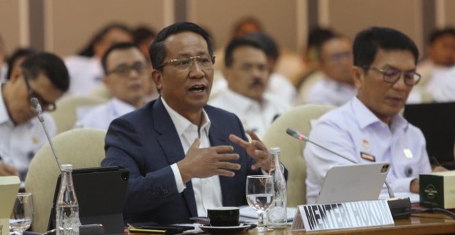 Presiden Instruksikan Menteri Hukum Review Semua UU