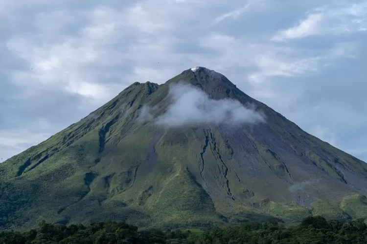 3 Gunung Api di Sulawesi Utara Naik Status Siaga, Hindari Radius Bahaya