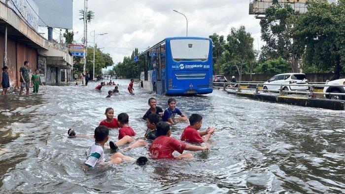 Hujan Ekstrem di Jakarta: Angin Utara dan Suhu Laut Dingin Jadi Pemicu Banjir