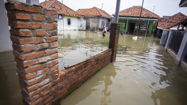Banjir Terjang Cirebon, Ribuan Rumah Terendam dan Warga Mengungsi