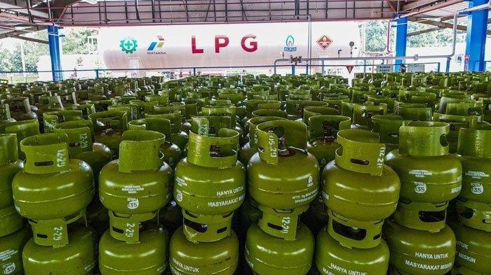 Pemilik Warung di Pulau Sebesi Terpaksa Menyeberang Laut untuk Dapatkan Pasokan Elpiji 3 Kg
