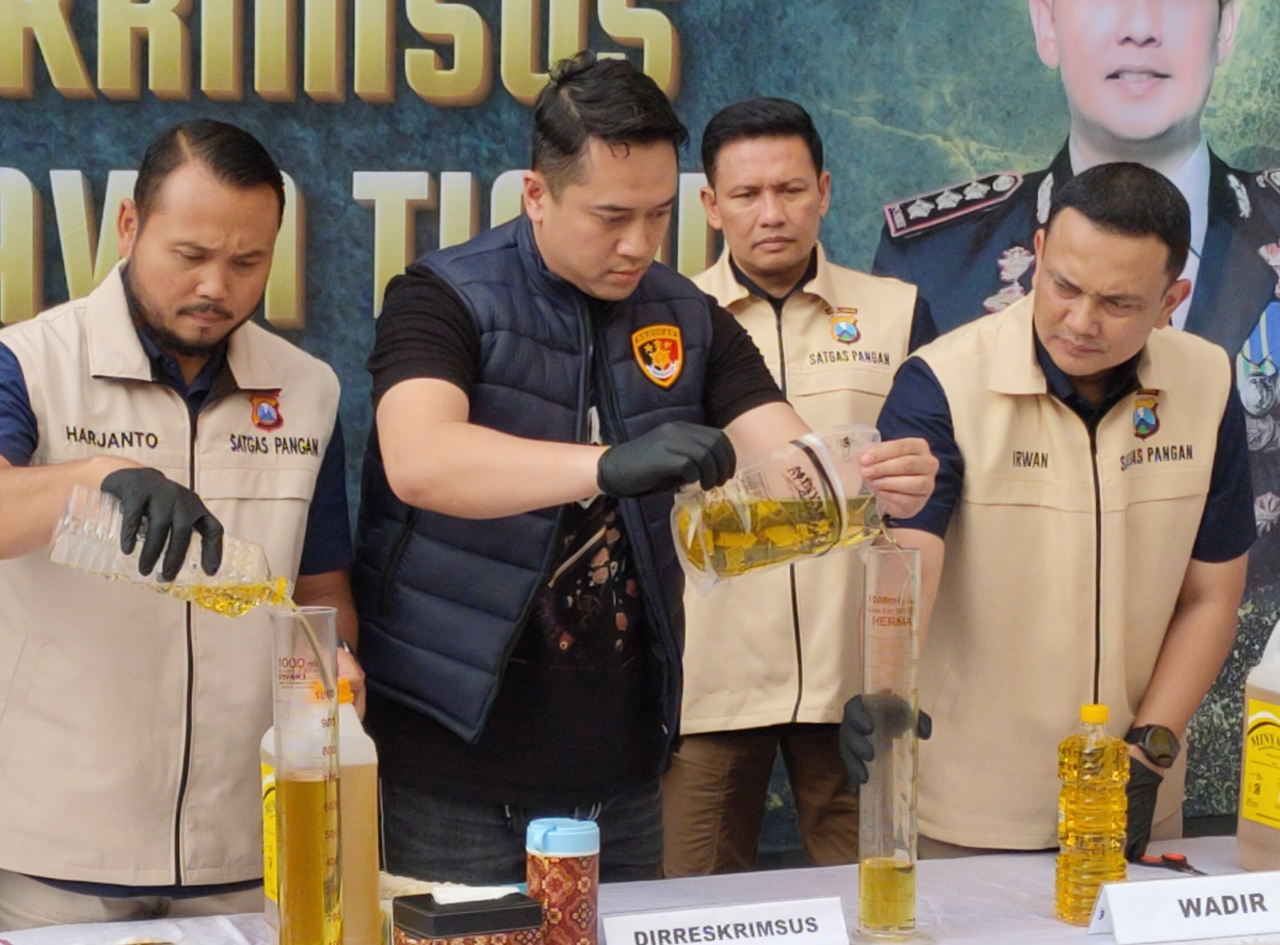 Sindikat Penjualan Minyak Kita Palsu Dibongkar Polda Jatim, Dua Tersangka Diamankan