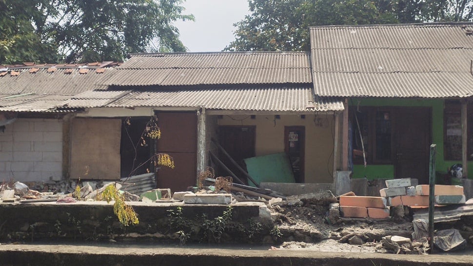Warga Kali Baru Bekasi Digusur Tanpa Kepastian Ganti Rugi