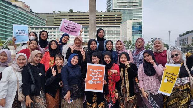 Warga Meriahkan Hari Kartini di CFD Bundaran HI, Pesan Solidaritas Perempuan