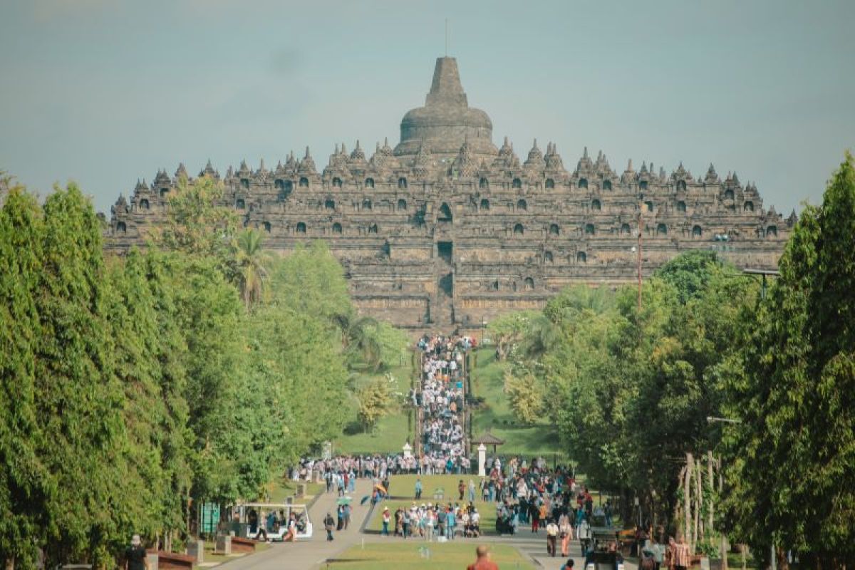 Dihadiri 100 Jurnalis Asing, Kunjungan Presiden Macron ke Borobudur Jadi Momen Promosi Indonesia