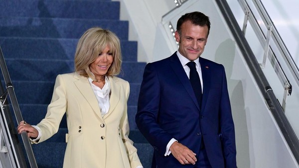 Presiden Macron Tiba di Jakarta, Siap Bertemu Presiden Prabowo dan Jelajahi Candi Borobudur