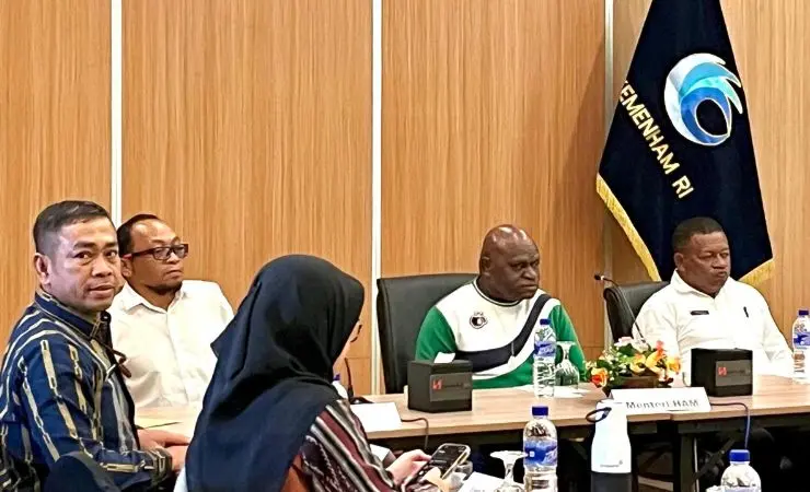 Natalius Pigai Bahas Percepatan Pembangunan Papua Tengah Bersama Gubernur dan Bupati