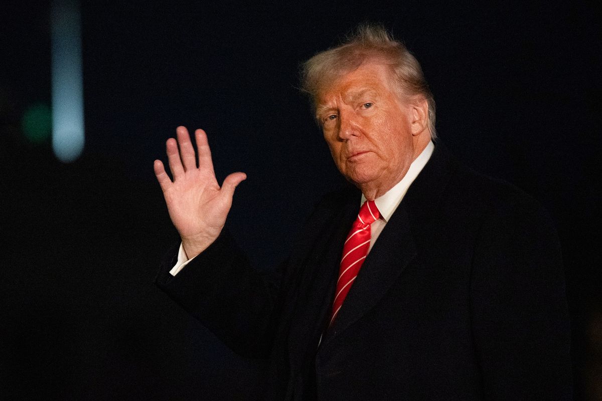 Trump Larang Masuk Warga dari 12 Negara demi Keamanan Nasional AS
