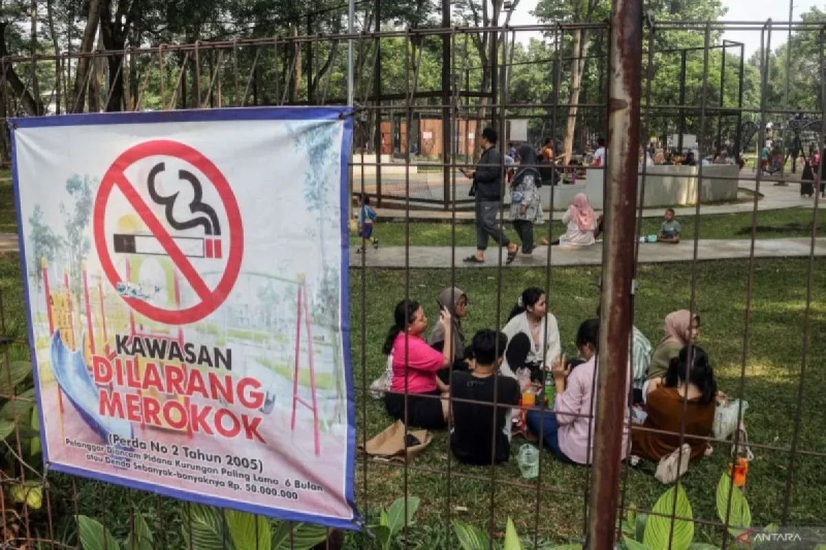 DKI Jakarta Atur Sanksi Merokok di Area Publik: Rp250 Ribu hingga Rp50 Juta
