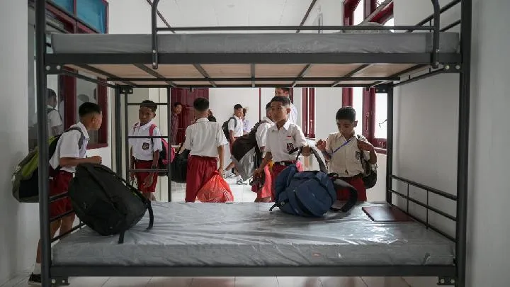 Dinamika Hari Pertama Sekolah Rakyat: Pemeriksaan Kesehatan, Lari 1,6 Km, hingga Laptop Baru