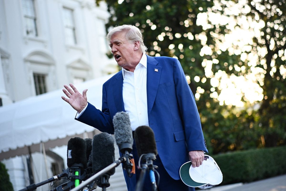 Trump Kenakan Tarif Impor Indonesia 32 Persen, Diumumkan di Medsos Truth Social