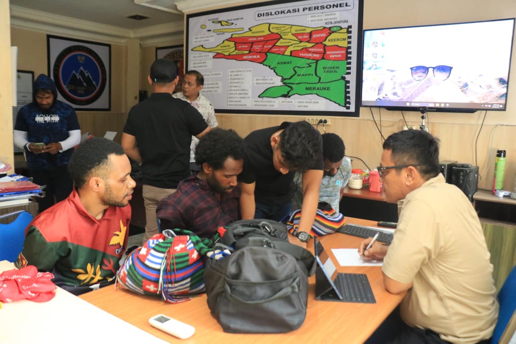 Satgas Damai Cartenz tangkap diduga penyelundup amunisi OPM