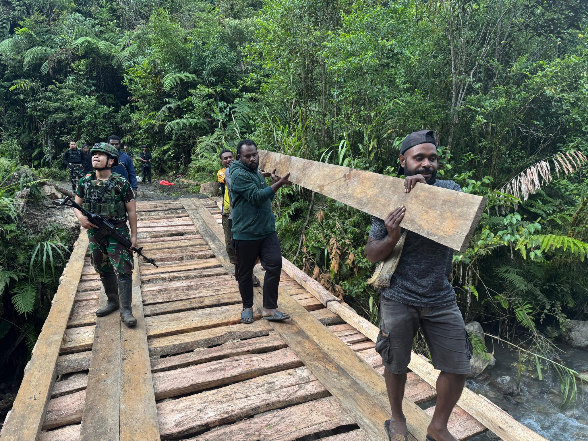 Jembatan dirusak OPM sebabkan akses warga Pegunungan Bintang sempat lumpuh