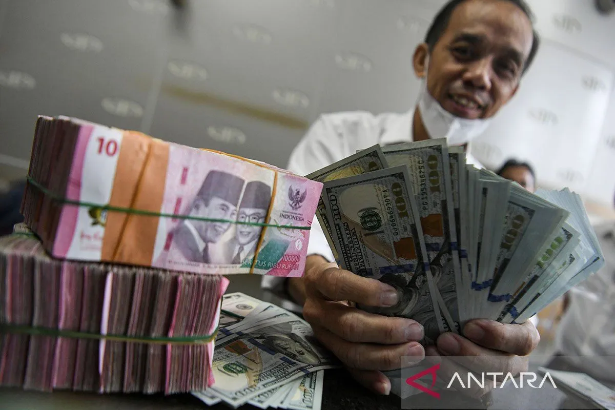 Rupiah menguat seiring kesepakatan tarif antara AS dengan Jepang