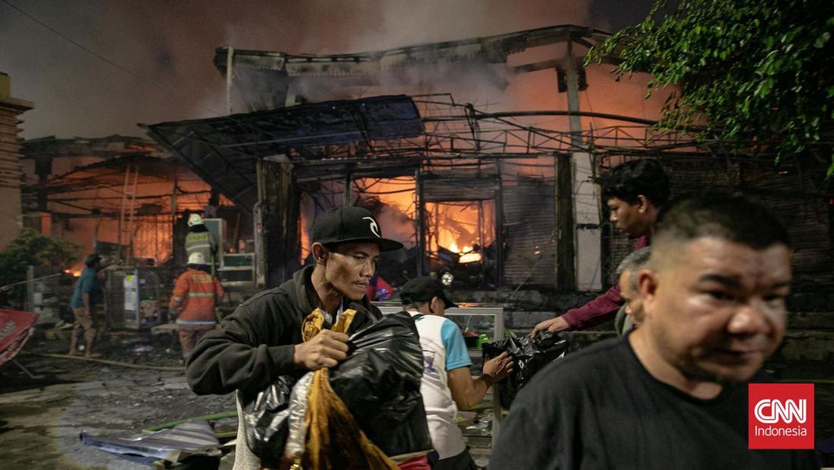 Pasar Taman Puring Dilalap Api, Ratusan Kios Hangus dalam Kebakaran Hebat