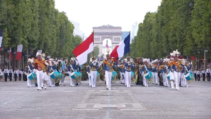 Kontingen RI Buka Parade Bastille Day dengan Semangat “Maju Tak Gentar”