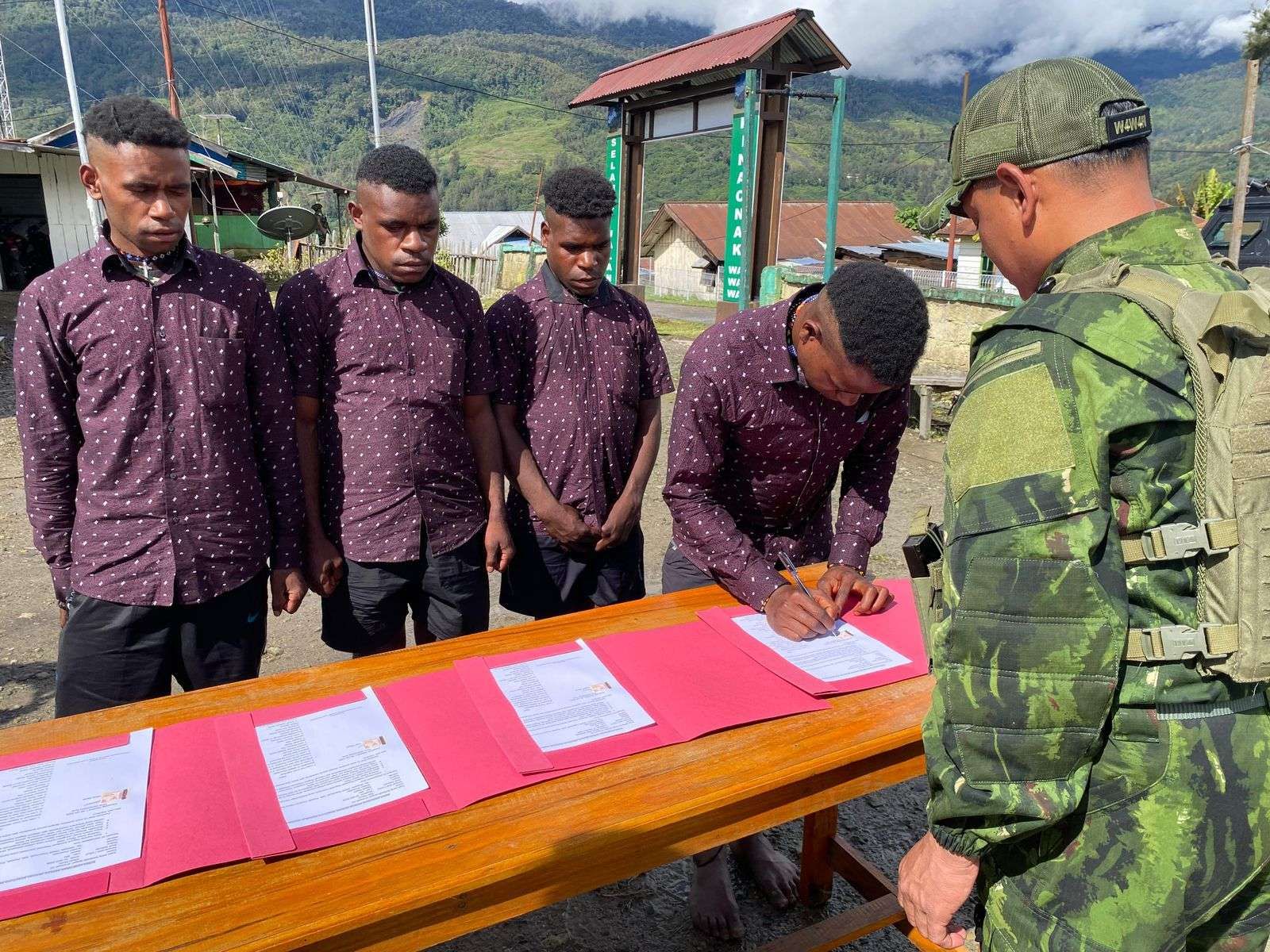 Empat OPM Kodap III Sinak berikrar kembali ke NKRI