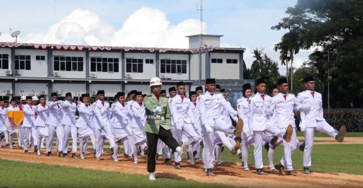 Aksi Heroik Paskibra di Sorong: Topang Rekan yang Lemas Saat Upacara HUT ke-80 RI