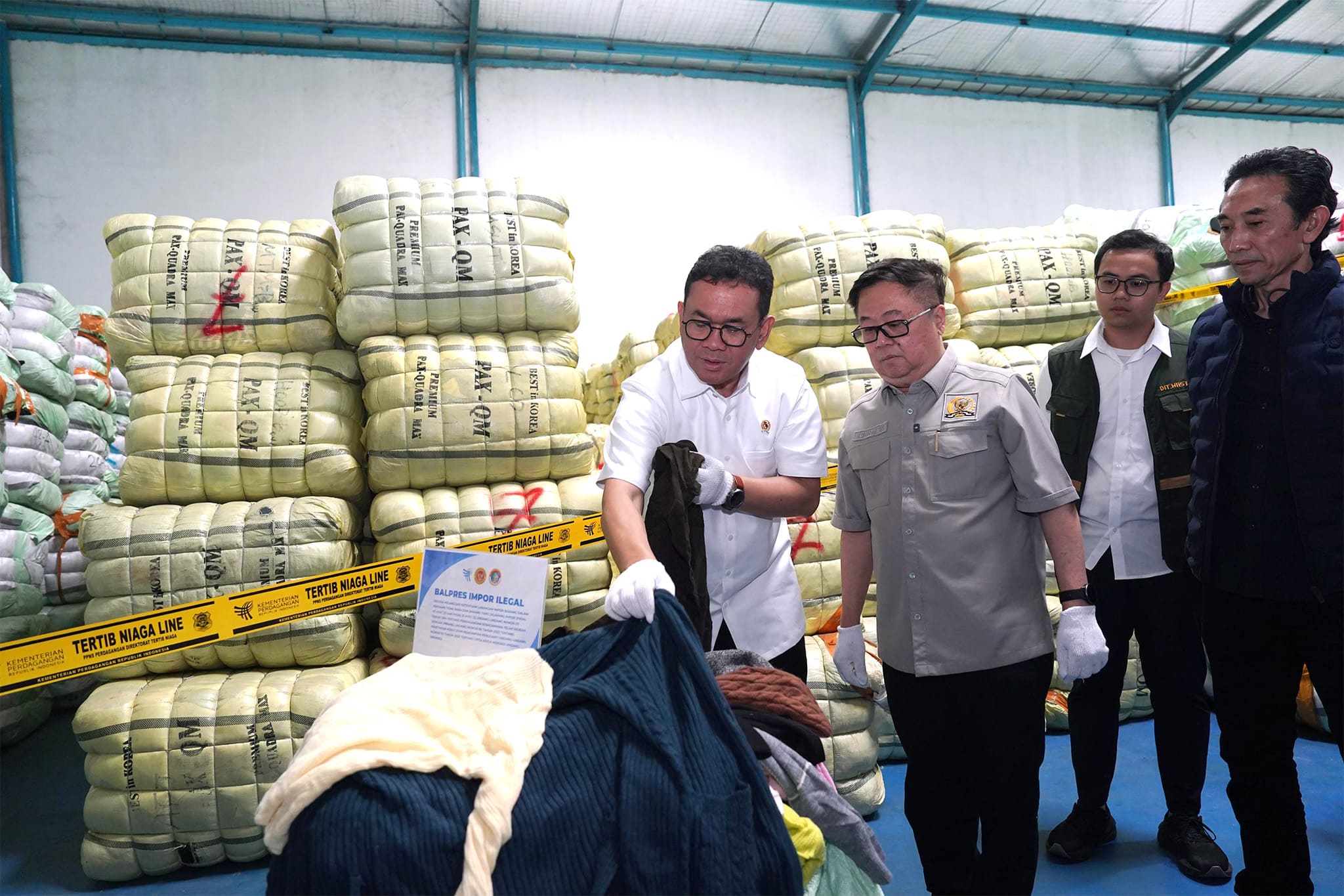 Mendag: Pakaian Bekas Impor Ilegal Ganggu UMKM dan Tidak Layak Pakai