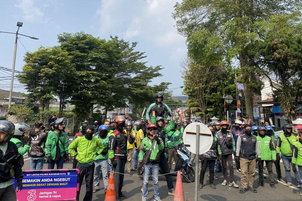 Aksi 179 : Driver Ojol Konvoi ke Istana, Kemenhub, dan DPR RI