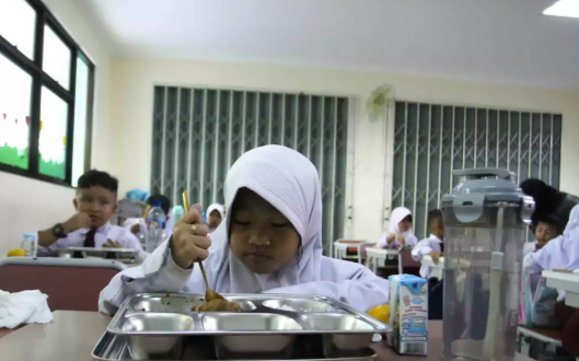 Pemerintah Siapkan Insentif Harian bagi Guru Pendamping MBG di Sekolah