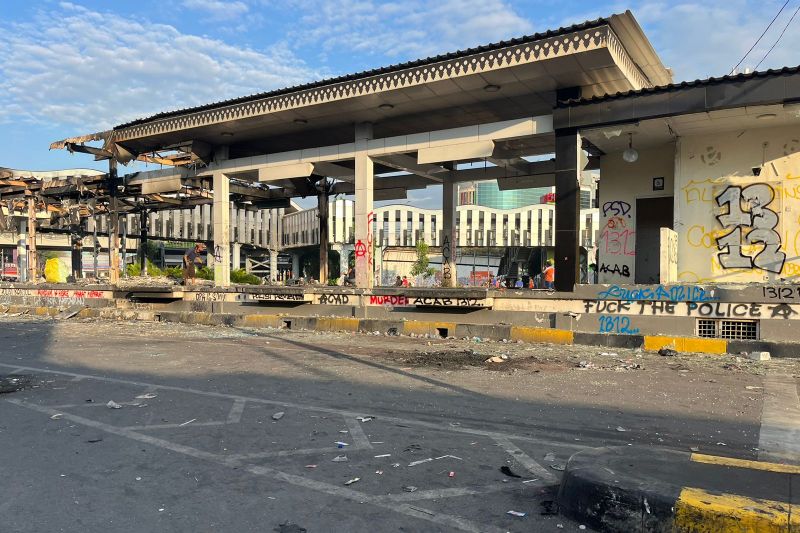 Gubernur DKI: 6 Halte Transjakarta Dibakar, 16 Dirusak Vandalisme