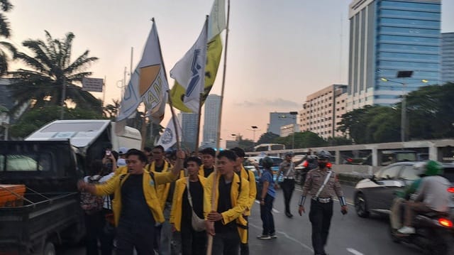 Mahasiswa UI Turun ke Jalan, DPR Didesak Jawab 17+8 Tuntutan Rakyat