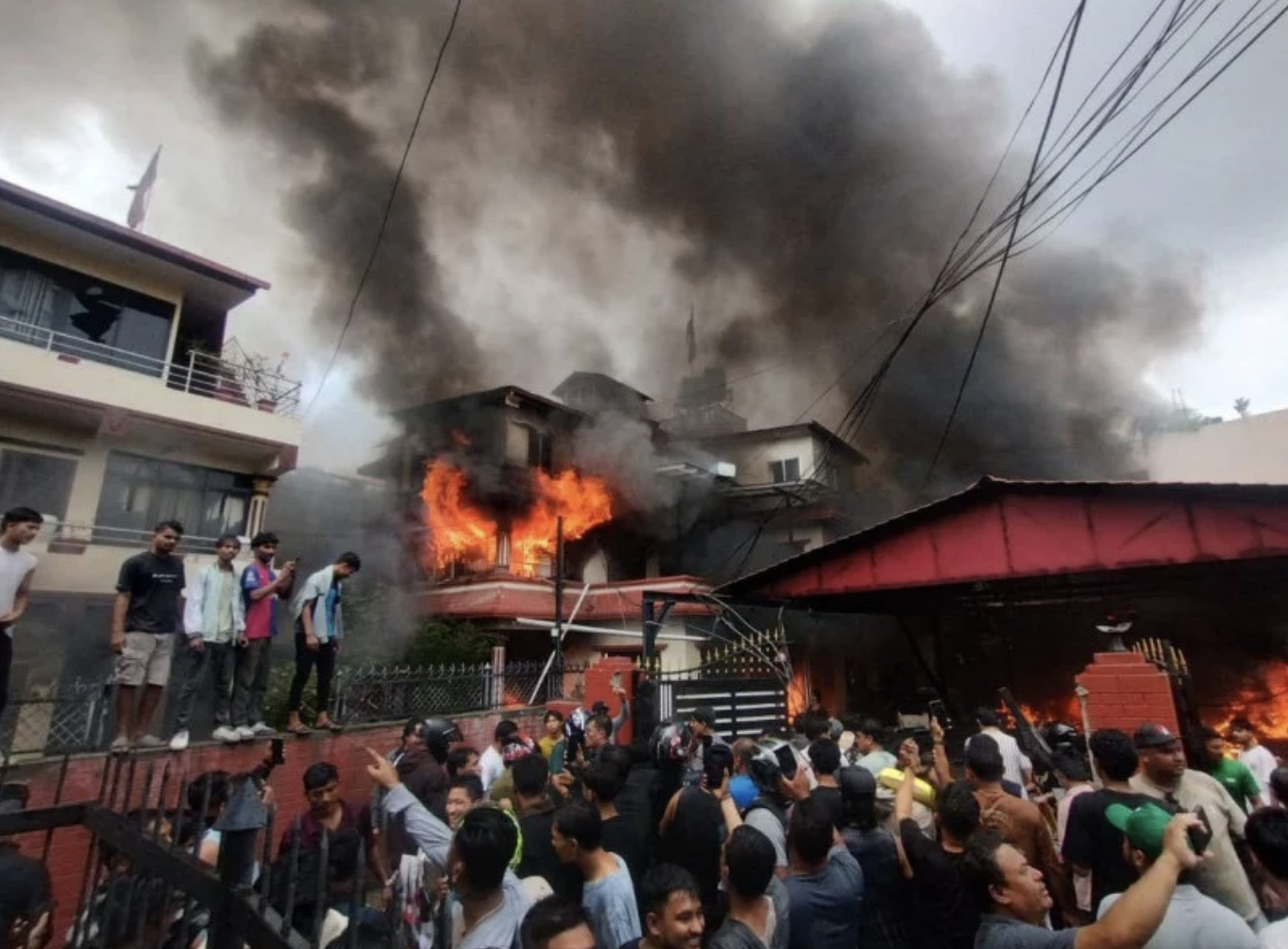 Gedung Pemerintah Dibakar, Demonstran Nepal Desak Pengunduran Diri Massal