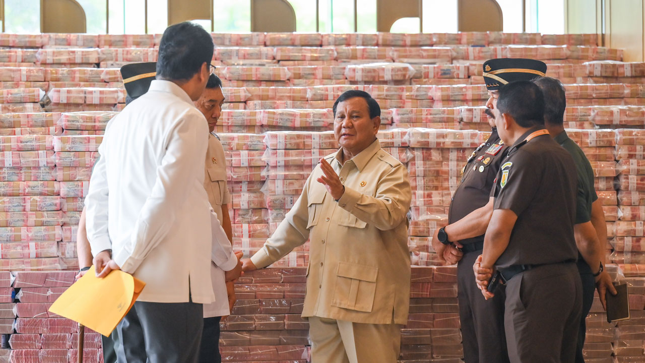 Prabowo Saksikan Penyerahan Rp13,2 Triliun Uang Korupsi CPO ke Negara