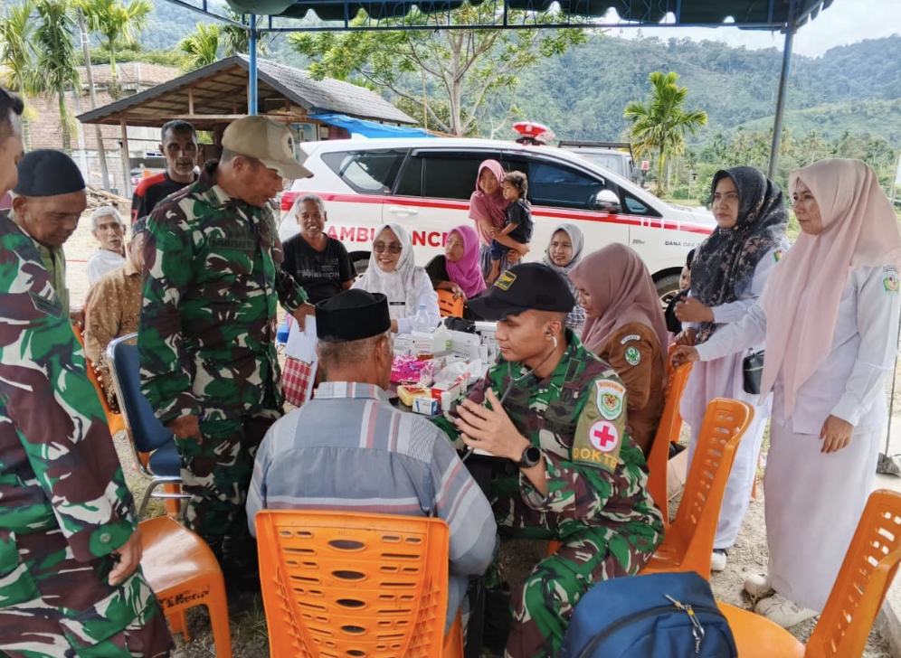 Posko Kesehatan TNI Jadi Andalan Warga Terdampak Banjir di Aceh