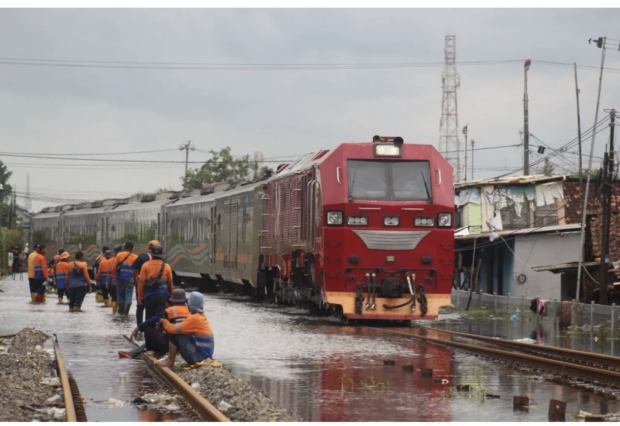 KAI Pastikan Hak Pelanggan Terpenuhi di Tengah Pemulihan Jalur Terdampak Banjir
