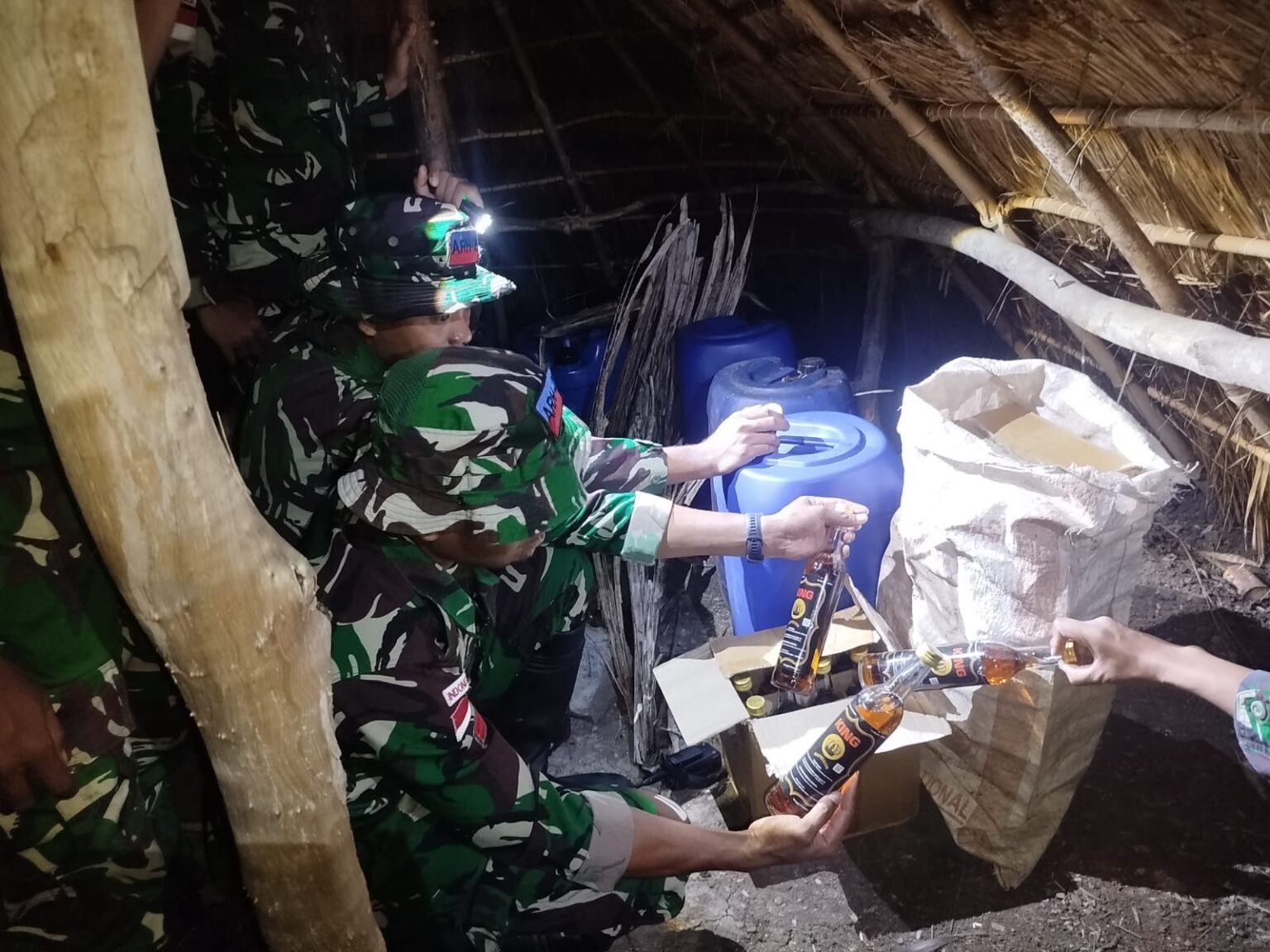 Satgas Pamtas Yonarhanud 2 Kostrad Gagalkan Penyelundupan Barang Ilegal di Perbatasan