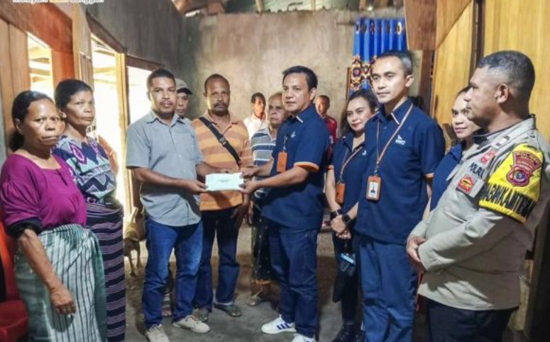 Bank NTT Salurkan Bantuan untuk Keluarga Yohanes Bastian Roja di Ngada