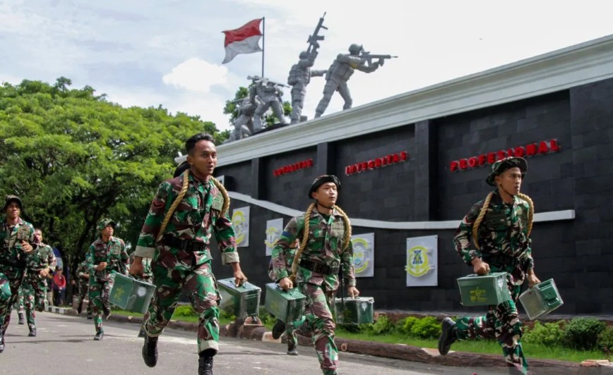 Kementerian Pertahanan Republik Indonesia: 100 Personel TNI AL Latihan di Italia untuk Kapal Induk Giuseppe Garibaldi