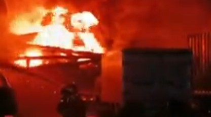Kebakaran Hebat Pabrik Cat di Tangerang, Api Berkobar 6 Jam dan Picu Ledakan
